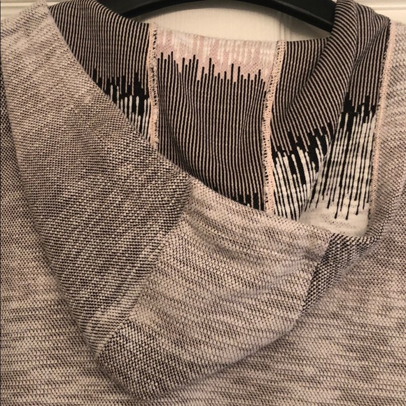 SOLD: North Face Polyester Pullover - Picture 4 of 4